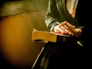 How to Do Worldbuilding in a Story Without Losing the Plot